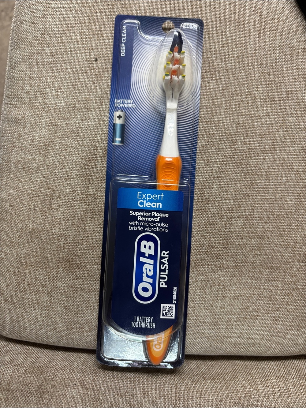 Oral-B Pulsar Expert Clean Orange & White Battery Toothbrush